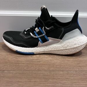 Adidas Men’s Ultraboost 22 x Parley Size 10.5